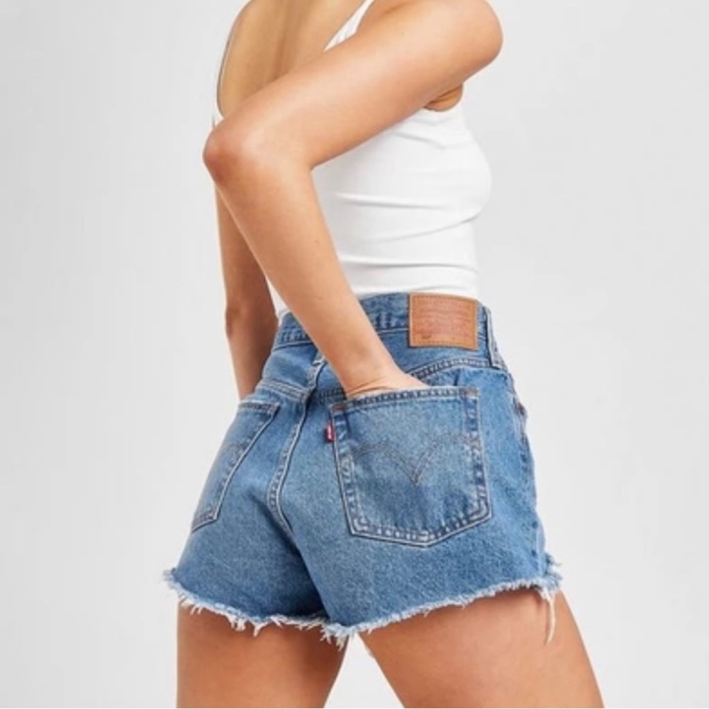 NWT Levi’s High Rise 501 Cut Off Denim Jean Shorts 26